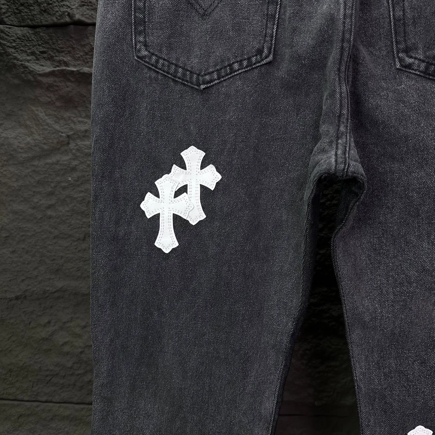 P240 GALLERY DEPT. & Croixin co-branded 2025 new spliced ​​white cross patch leather couple's bootcut jeans 🔥High version🔥High version🔥 Top ceiling quality Styles with different washed textures are very friendly to people with thin legs and thick legs. The bootcut version is very flattering. Moderate length that never goes out of style, easy to match with casually, basic styling for various styles, a must-have in the wardrobe! The fabric is stiff but also makes the upper body soft without losing texture. The washing process is even more perfect. It is a must-have item for everyone! ! ! Washed wheat, hang tag, pants label, three complete labels, color: black, size: 28, 30, 32, 34, 36 (five sizes)